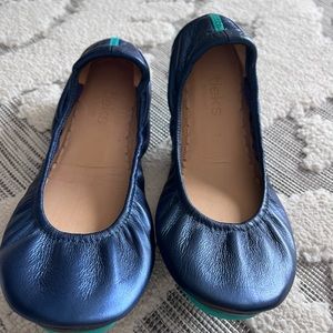 Midnight blue tieks
